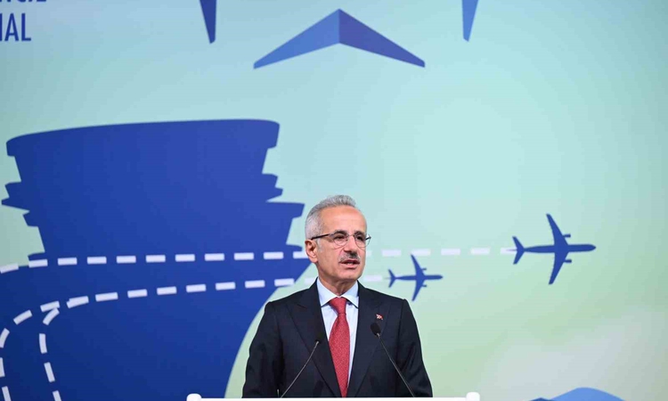 Gündemden Son Bilgiler: Bakan Uraloğlu: "Canlı uçuş takip sistemimiz sayesinde Türkiye hava sahasındaki iç hat