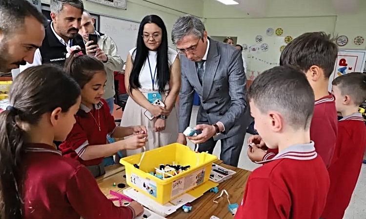 Gündemden Son Bilgiler: Bayburt'ta köy okulu öğrencileri yapay zeka ve deney atölyelerine katıldı - Son Dakika