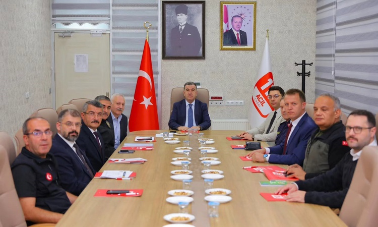Gündemden Son Bilgiler: Bayburt Valisi Eldivan başkanlığında 112 Acil Çağrı toplantısı yapıldı - Son Dakika Bi