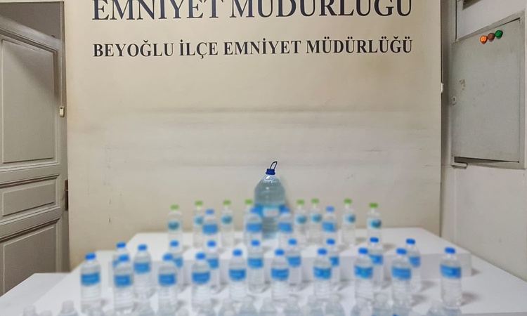 Gündemden Son Bilgiler: Beyoğlu'nda 80 şişe etil alkol ele geçirildi, işletme sahibi yakalanarak gözaltına sev