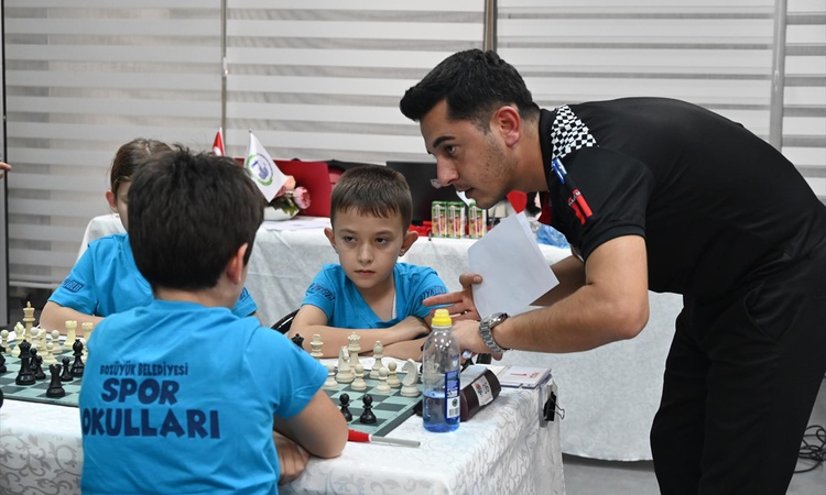 Gündemden Son Bilgiler: Bilecik Bozüyük'te 62 sporcunun katıldığı satranç turnuvası 5 kategoride düzenlendi -
