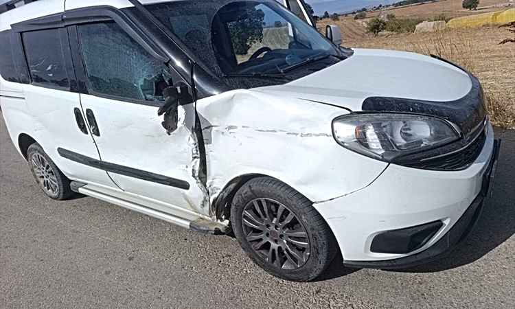 Gündemden Son Bilgiler: Bilecik'te hafif ticari araca çarpan motosiklet sürücüsü yaralandı