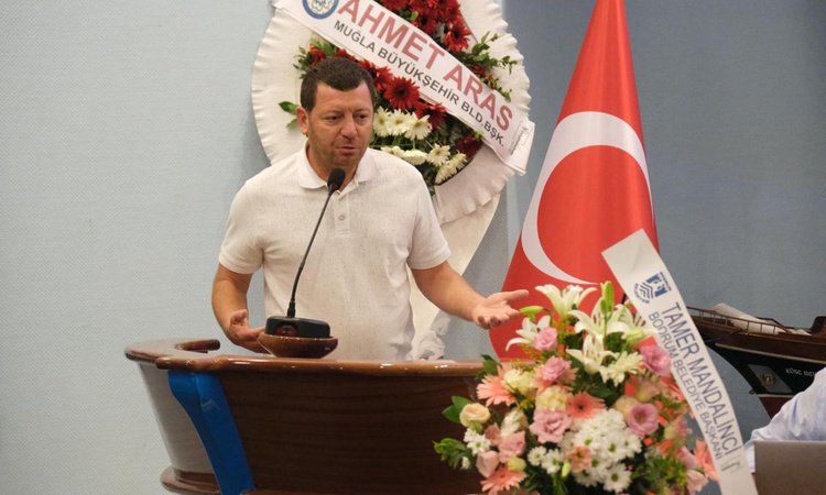 Gündemden Son Bilgiler: Bodrumspor’un olağanüstü genel kurulunda Hadi Türk yeniden başkanlığa seçildi: Gelişme