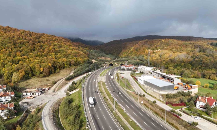 Gündemden Son Bilgiler: Bolu Dağı Tüneli geçişinde sonbahar renkleri dronla görüntülendi - Son Dakika Bilgiler