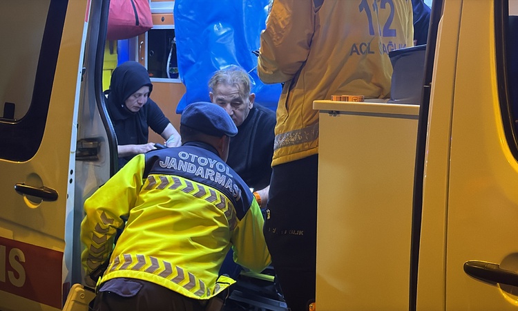 Gündemden Son Bilgiler: Bolu Dağı Tüneli'nde tır otomobile çarptı, takla atan araçta 4 kişi yaralandı ve Merak