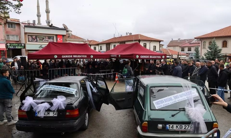 Gündemden Son Bilgiler: Bolu Gerede'de cami için müzayedede iki otomobil 410 bin liraya alıcı buldu