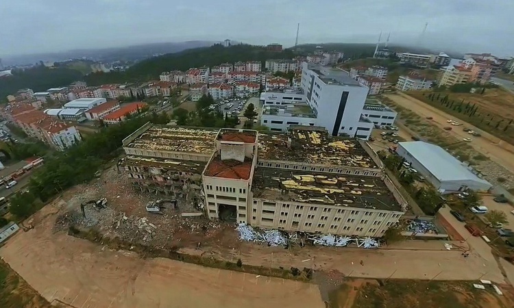 Gündemden Son Bilgiler: Boyabat'ta kullanılmayan eski hastanenin yıkımı resmen start aldı, bir aydan uzun süre