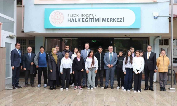 Gündemden Son Bilgiler: Bozüyük Kaymakamı Helvacı, LGS'ye hazırlanan 8. sınıf öğrencilerine moral verdi - Son