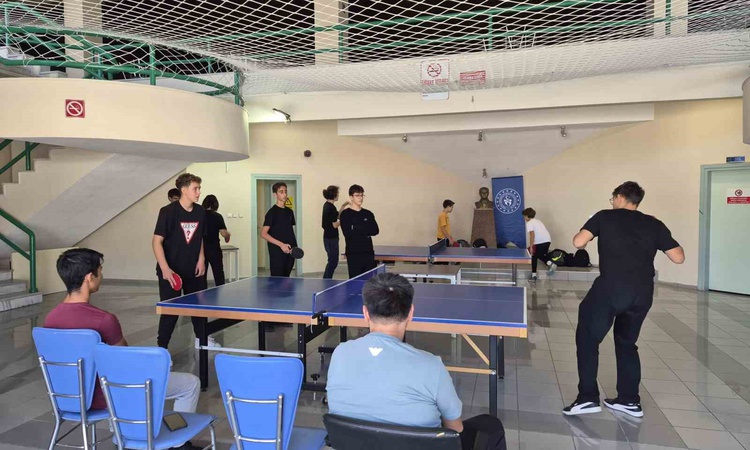 Gündemden Son Bilgiler: Burhaniye'de Cumhuriyet Bayramı spor etkinlikleri masa tenisi turnuvasıyla resmen star
