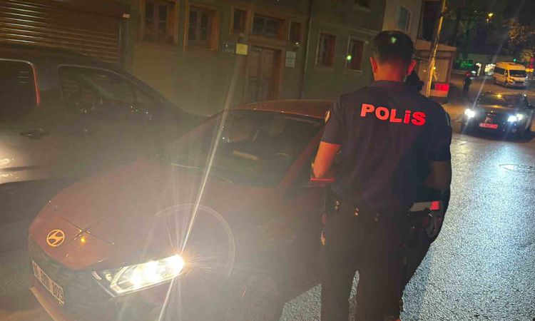 Gündemden Son Bilgiler: Bursa'da Huzur Uygulaması: 3 Aranan Şahıs Yakalandı, Esrar Ele Geçirildi