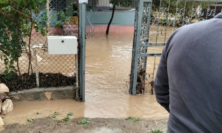 Gündemden Son Bilgiler: Bursa Mudanya'da sağanakta ev ve pansiyonlarda mahsur kalanlar kurtarıldı | İşte Tüm A