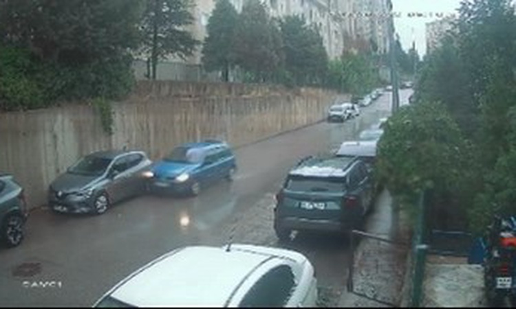 Gündemden Son Bilgiler: Bursa Osmangazi'de kontrolden çıkan otomobil ters döndü, sürücü ile 2 kişi yaralandı v