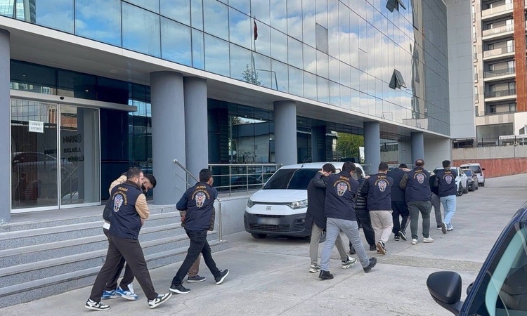 Gündemden Son Bilgiler: Bursa soruşturmasında 3 ilde siber operasyon, 7 gözaltından 4'ü hakkında tutuklama kar
