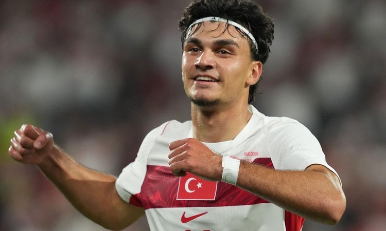 Gündemden Son Bilgiler: Can Uzun'a şok! Kendi teknik direktörü canlı yayında gözünün yaşına bakmadı
