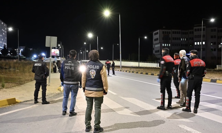 Gündemden Son Bilgiler: Çankırı'da polis, KYK yurtları çevresinde öğrenciler için asayiş denetimi yaptı
