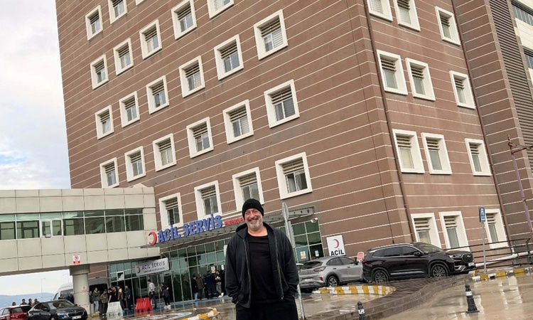 Gündemden Son Bilgiler: Cem Yılmaz, tedavi gördüğü ÇOMÜ Hastanesi'ne kontrole gelip fotoğraf paylaştı - Son Da