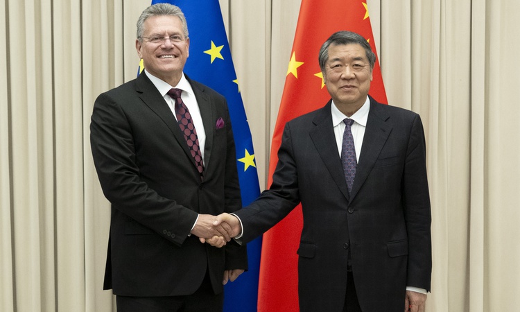 Gündemden Son Bilgiler: Çin Başbakan Yardımcısı He Lifeng, Beijing'de AB Komisyonu Üyesi Sefcovic ile görüştü: