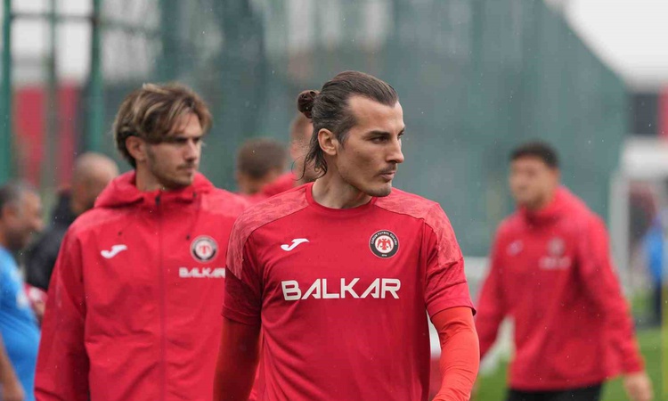 Gündemden Son Bilgiler: Çorum FK, Çaykur Rizespor maç hazırlıklarını Burak Yılmaz yönetiminde sürdürdü ve Mera
