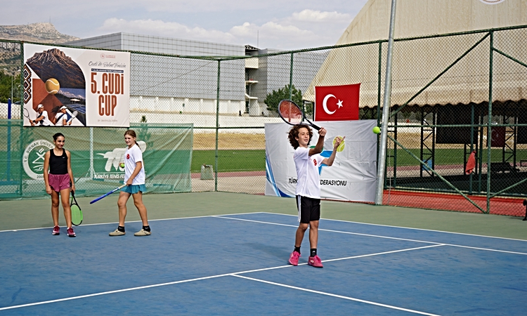 Gündemden Son Bilgiler: Cudi Cup Tenis Turnuvası, Şırnak'ta 5'inci kez 5 ülkeden 61 sporcuyla resmen start ald