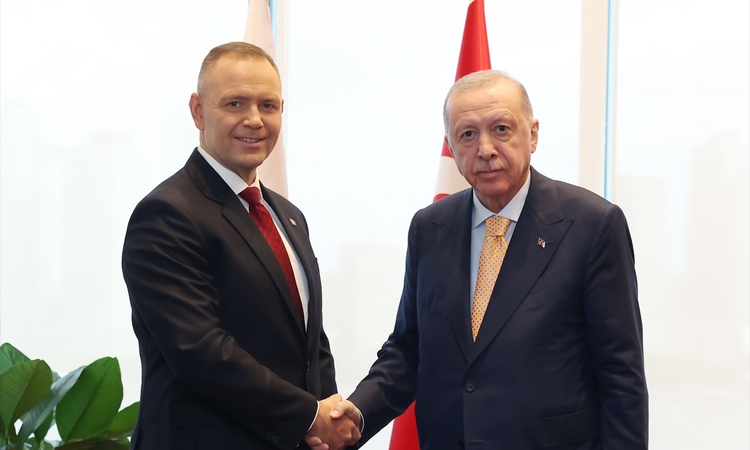 Gündemden Son Bilgiler: Cumhurbaşkanı Erdoğan, Polonya Cumhurbaşkanı Nawrocki ile görüştü: Gelişmeler Takip Ed
