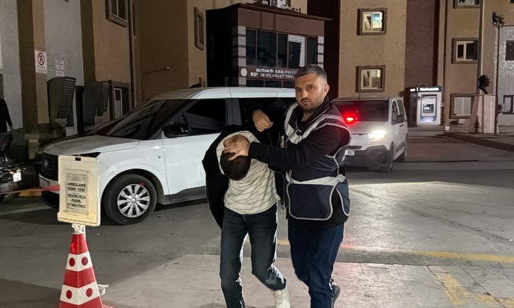 Gündemden Son Bilgiler: Denizli'de polis taklidi yapıp dolandıran 3 şüpheli altınla Kütahya'da yakalandı ve Me
