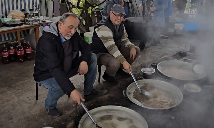 Gündemden Son Bilgiler: Denizli Tavas'ta 650 yıllık Çarpına Pekmezi üretimi imeceyle resmen start aldı