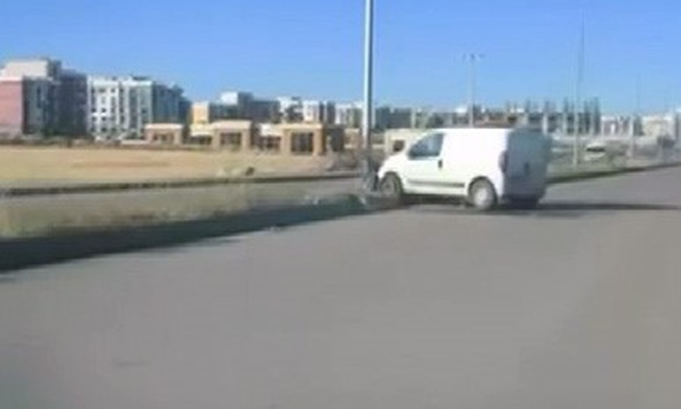Gündemden Son Bilgiler: Diyarbakır Bağlar'da refüje çıkan hafif ticari araçta 1 kişi yaralandı | İşte Tüm Ayrı
