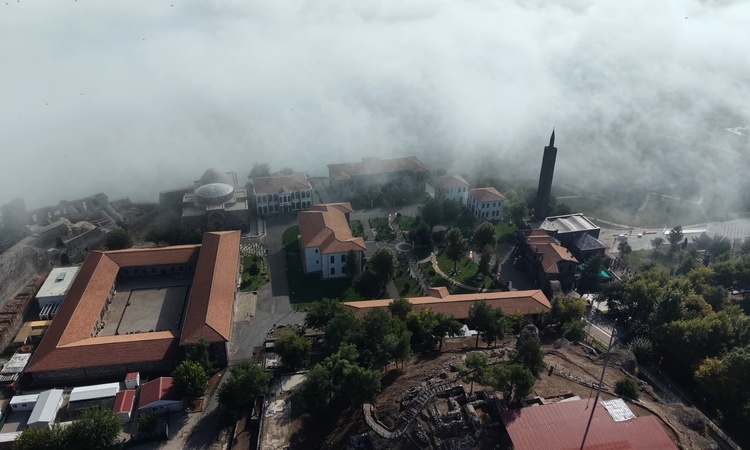 Gündemden Son Bilgiler: Diyarbakır Sur'da sabah sisi tarihi mekanları kapladı, görüntüler dronla alındı - Son
