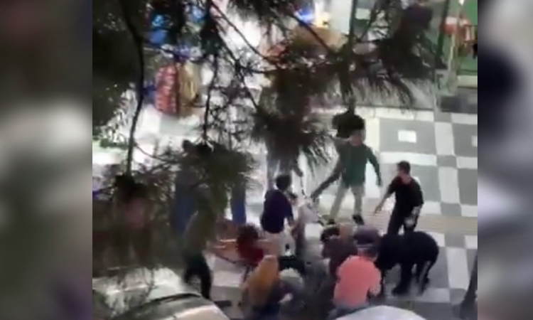 Gündemden Son Bilgiler: Döner bıçaklı kavga kamerada: 2 yaralı | İşte Tüm Ayrıntılar