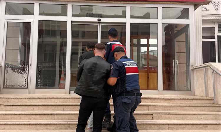 Gündemden Son Bilgiler: Edirne İpsala'da yasa dışı geçişte gözaltına alınan 3 FETÖ şüphelisi hakkında tutuklam