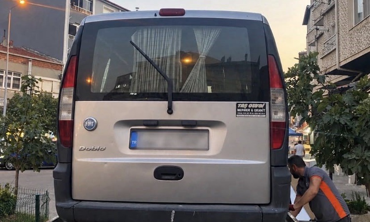Gündemden Son Bilgiler: Edirne Uzunköprü'de araçta 14 düzensiz göçmen yakalandı, sürücü yakalanarak gözaltına