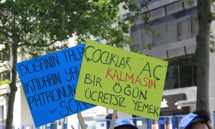 Gündemden Son Bilgiler: Eğitim-İş, beslenme çantası maliyetinin bir yılda yüzde 27,67 arttığını tüm detaylarıy