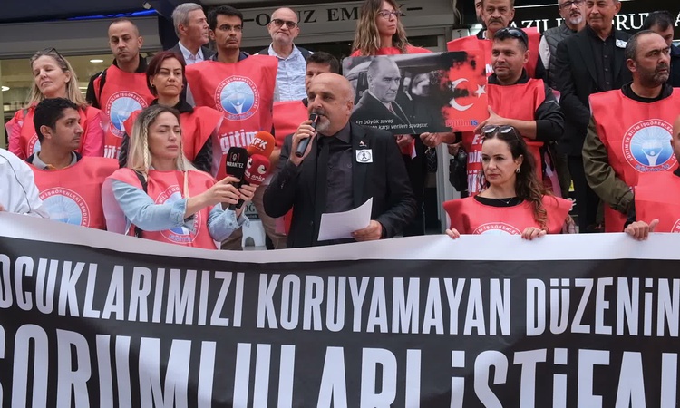 Gündemden Son Bilgiler: Eğitim-İş Isparta Şubesi, 11 öğrencinin yaralandığı saldırıya önlükle tepki gösterdi |