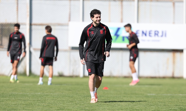 Gündemden Son Bilgiler: Ekenler Beton Sivasspor, 13 Ekim'de Bandırmaspor deplasmanına hazırlanıyor ve Merak Ed