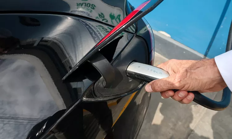 Gündemden Son Bilgiler: Enerji Şoku Elektrikli Otomobil Satışlarını Patlattı: 2026'da Her 3 Yeni Araçtan 1'i E