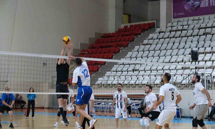 Gündemden Son Bilgiler: Erzincan'da kamu kurumları takımları voleybol il birinciliğinde mücadeleye resmen star
