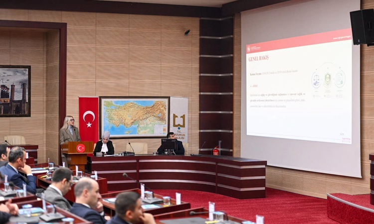 Gündemden Son Bilgiler: Erzurum'da kamuda iş sağlığı ve güvenliği toplantısına 20 ilçenin kaymakamı katıldı ve