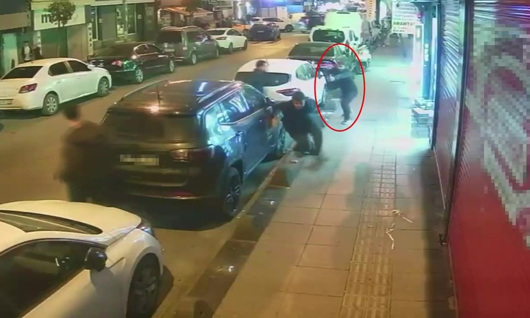 Gündemden Son Bilgiler: Esenler'de iki kişinin yaralandığı silahlı olayın çatışma olduğu gözler önüne serildi