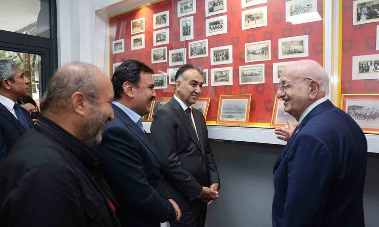 Gündemden Son Bilgiler: Eski TBMM Başkanı Kahraman okuduğu liseyi ziyaret etti: Gelişmeler Takip Ediliyor