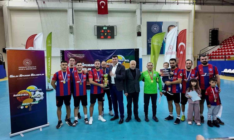 Gündemden Son Bilgiler: Eskişehir'de Kamu Spor Oyunları futsal erkekler finalinde TÜRASAŞ birinci oldu - Son D