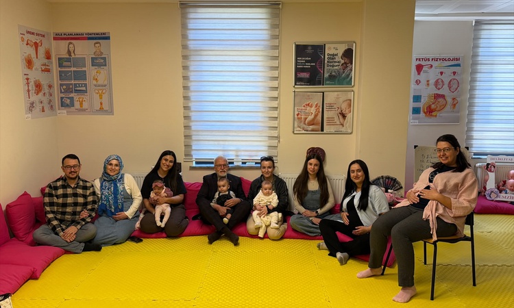 Gündemden Son Bilgiler: Eskişehir'de Normal Doğum Haftası programında annelere ebe desteği anlatıldı ve Merak