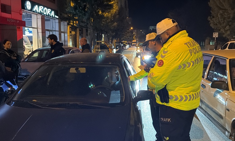 Gündemden Son Bilgiler: Eskişehir Tepebaşı'nda denetimde 6 araca 57 bin 753 lira ceza kesildi: Gelişmeler Taki