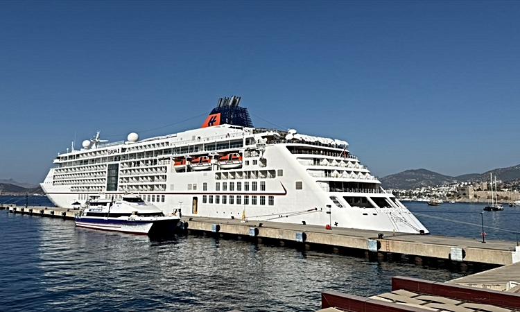 Gündemden Son Bilgiler: Europa 2 kruvaziyeri Bodrum'a 480 turist getirdi, gemide 365 personel var: Gelişmeler