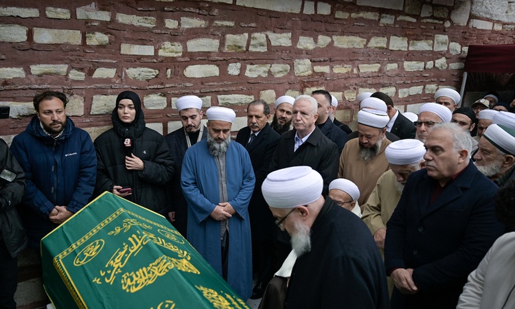 Gündemden Son Bilgiler: Fatih'te su birikintisinde akıma kapılan 14 yaşındaki çocuk için cenaze namazı kılındı