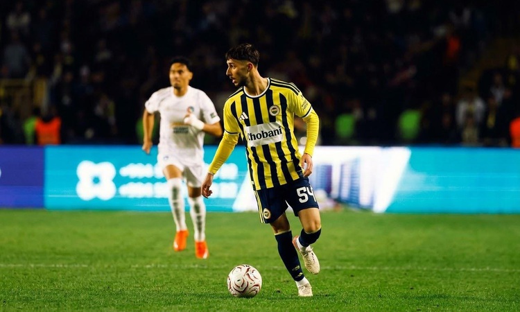 Gündemden Son Bilgiler: Fenerbahçe kırmızı kart gördü ancak maça 11 kişi devam ediyor - Son Dakika Bilgileri