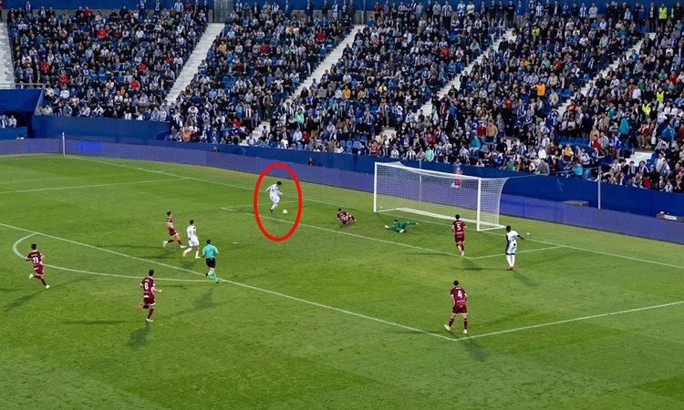Gündemden Son Bilgiler: Galatasaray'ın eski yıldızı çıldırtmaya devam ediyor: Boş kaleye kaçırdı, yuhalandı -