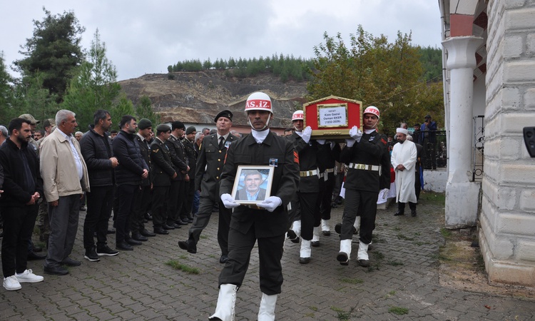 Gündemden Son Bilgiler: Gaziantep İslahiye'de Kore gazisi Osman Eker (94) askeri törenle toprağa verildi - Son