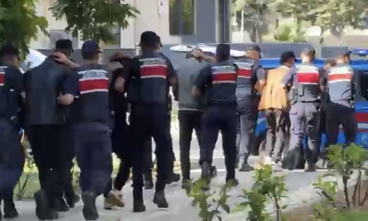 Gündemden Son Bilgiler: Gaziantep merkezli 3 ilde DEAŞ operasyonunda 5 yabancı uyruklu şüpheli hakkında tutukl