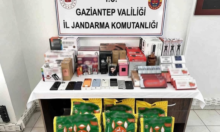 Gündemden Son Bilgiler: Gaziantep Oğuzeli'nde jandarma 1 milyon 210 bin TL'lik kaçak ürün ele geçirdi