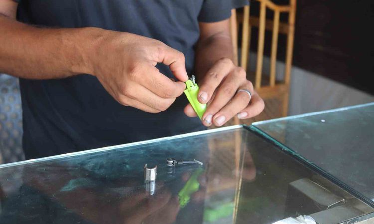 Gündemden Son Bilgiler: Gazze'de çakmak krizi: Fiyatlar 20 kat arttı, tamirciler yoğun mesaide: Gelişmeler Tak